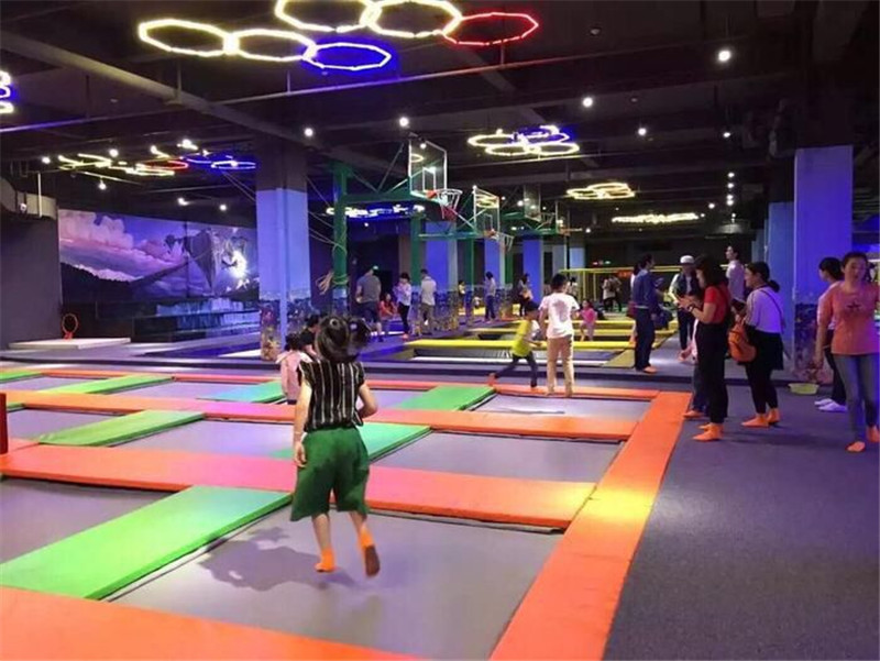 How can trampoline parks prepare in advance for the Fourth of July holiday?